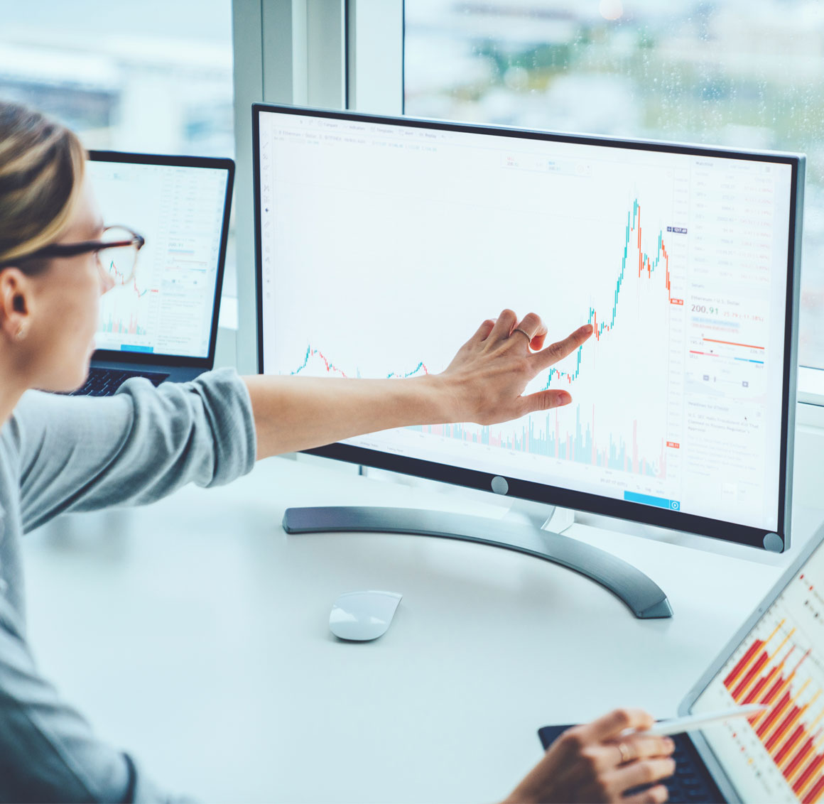 Woman pointing to screen of a graph